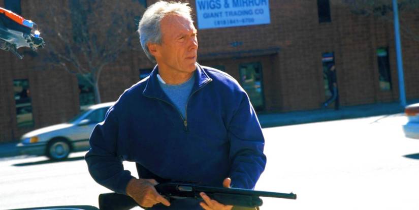 Clint Eastwood as Terry McCaleb holding a sH๏τgun in Blood Work