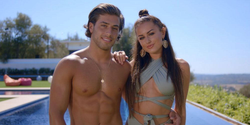 Kem and Amber pose together on Love Island