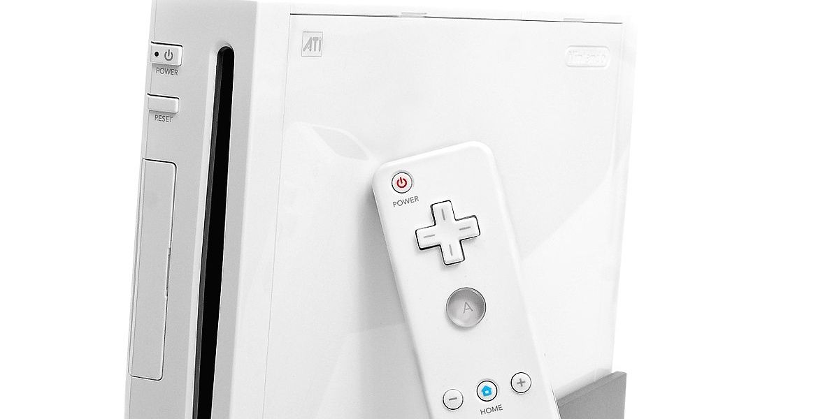 Cropped Wii Console and Remote