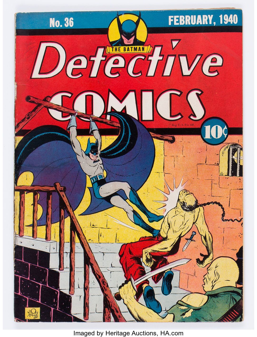 Detective Comics 36 Cover Batman se balançant sur une pipe et donnant un coup de pied à un épéiste