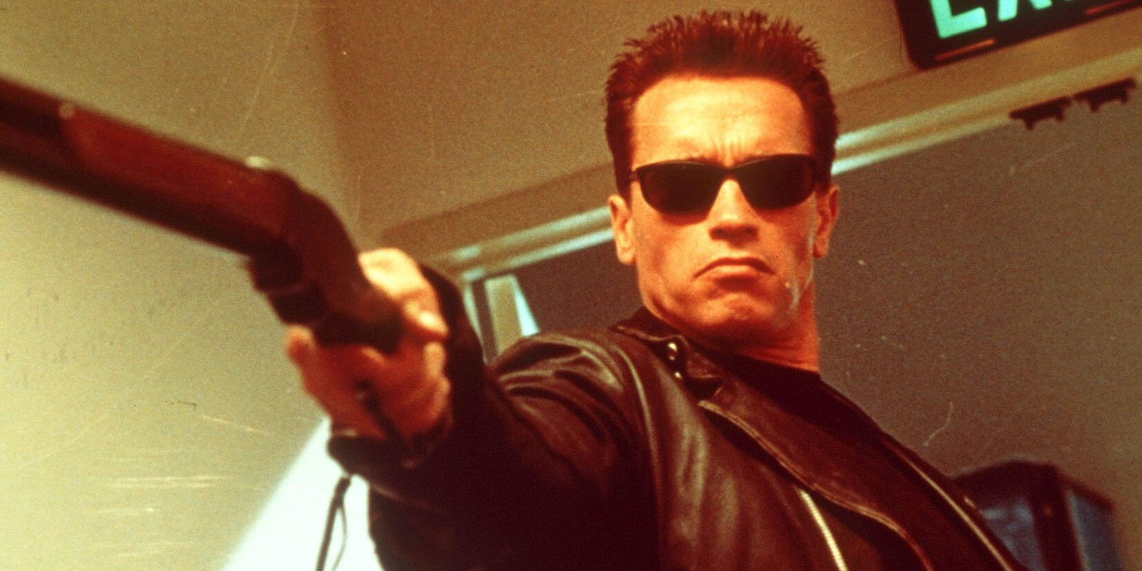 Arnold Schwarzenegger with shotgun in T2 Judgement Day