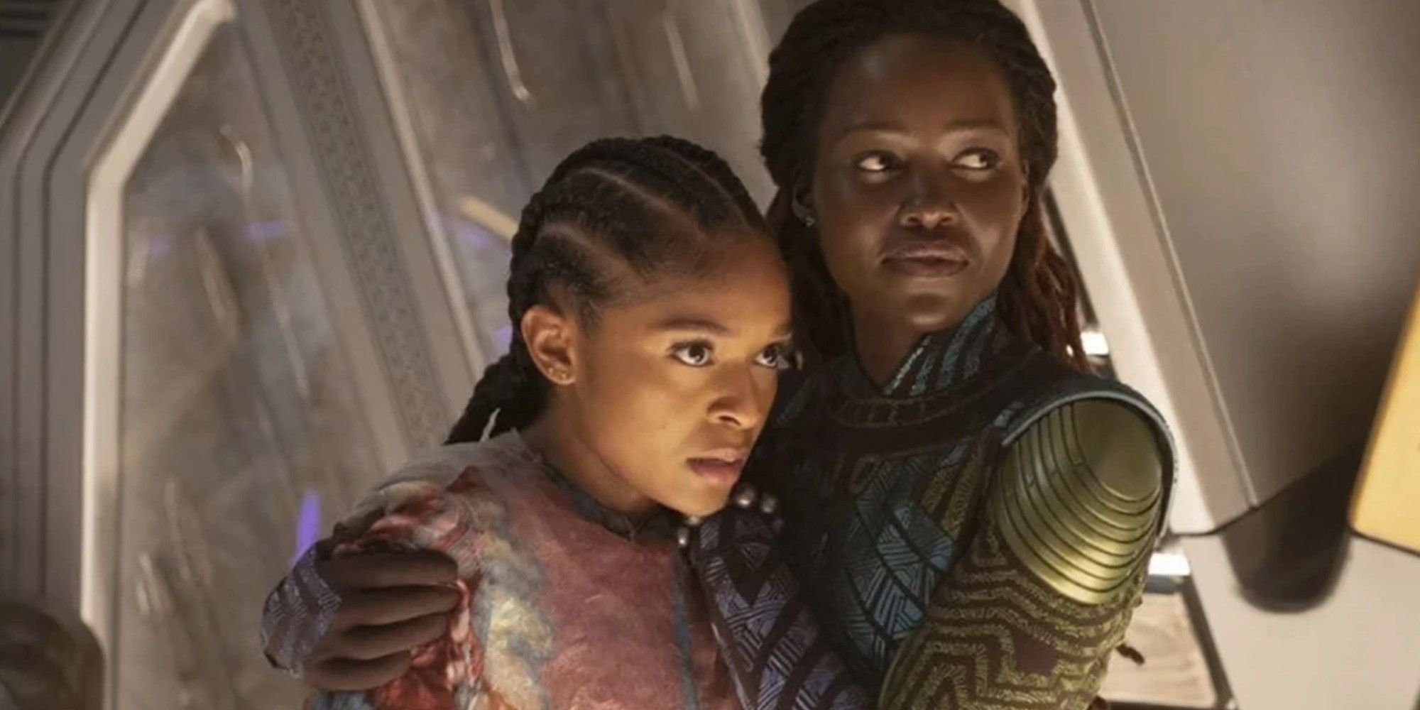 Black Panther Wakanda Forever Dominique Thorne dan Lupita Nyong'o sebagai Riri Williams dan Nakia