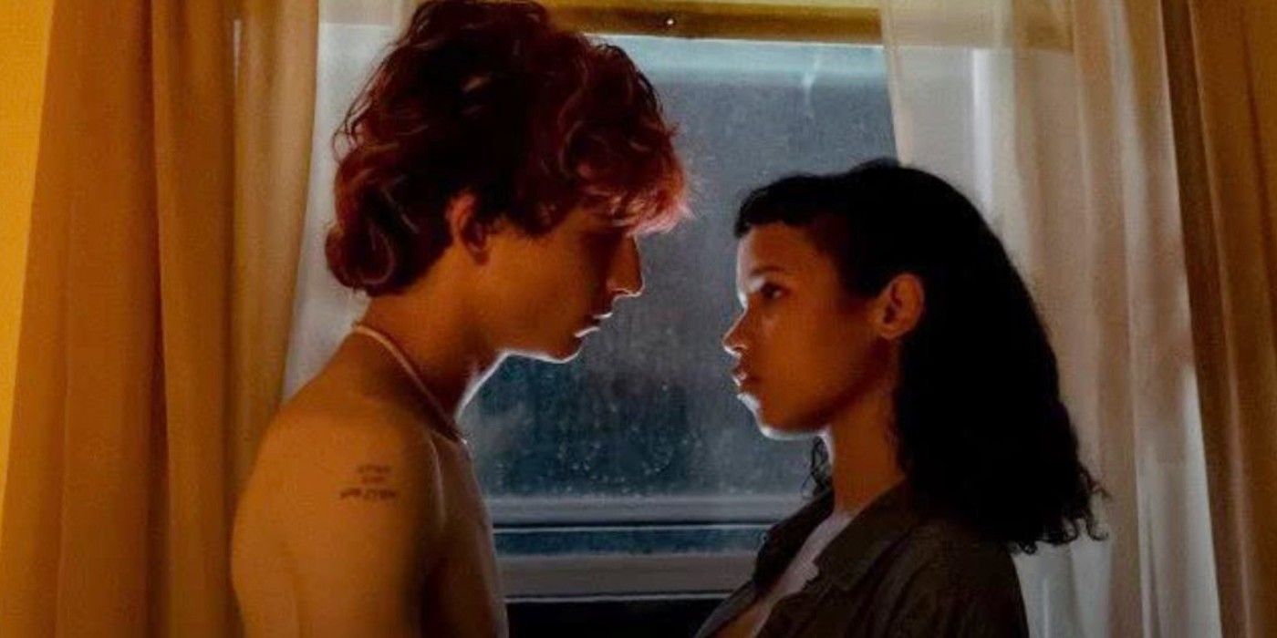 Timothée Chalamet&rsquo;s Lee and Taylor Russell&rsquo;s Maren staring at each other Bones and All