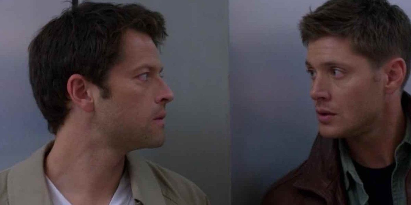 Castiel e Dean se olhando 