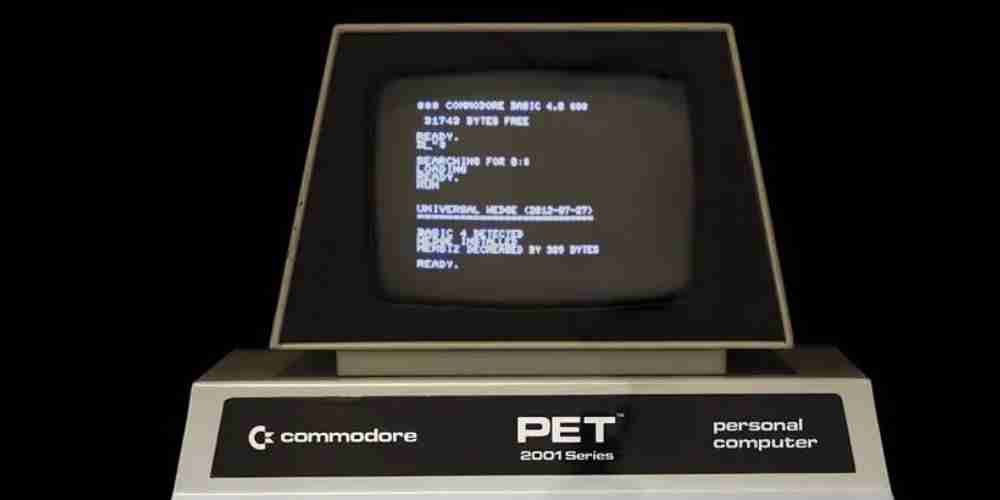 O computador pessoal Commodore PET tem um design em forma de pirâmide.