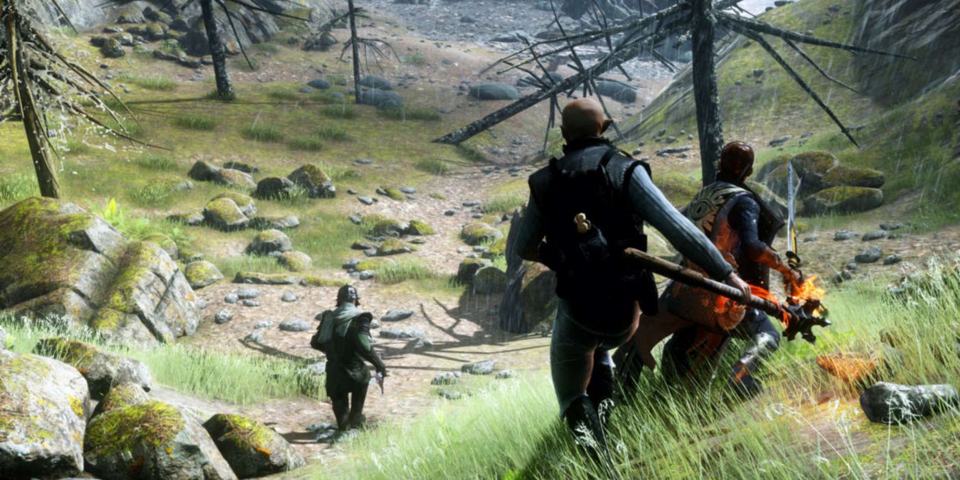 O grupo de personagens se aventurando no mundo aberto de Dragon Age: Inquisition.