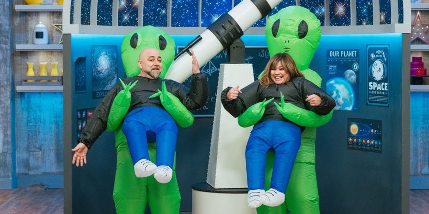 Duff Goldman Valerie Bertinelli campeonato de culinária infantil brincando com alienígenas infláveis