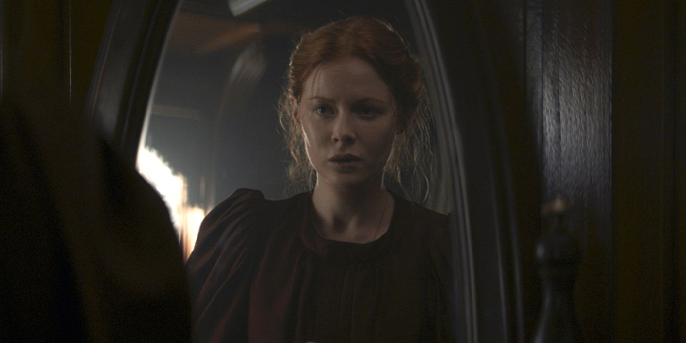 Emily Beecham as Maura in 1899