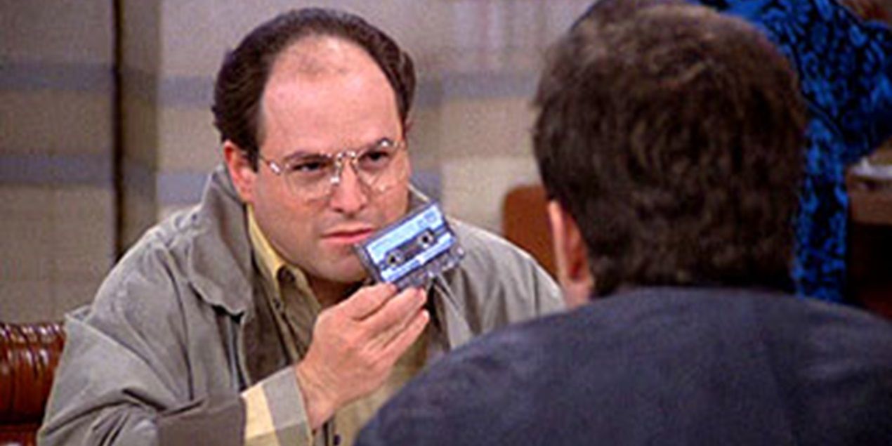 George tenant une cassette à Seinfeld