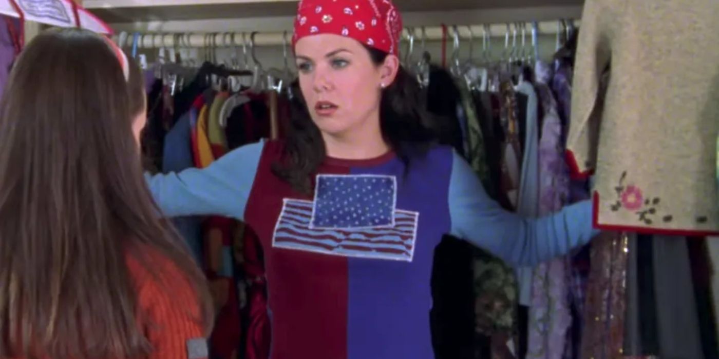 Rory talks to Lorelai in her locker on Gilmore Girls