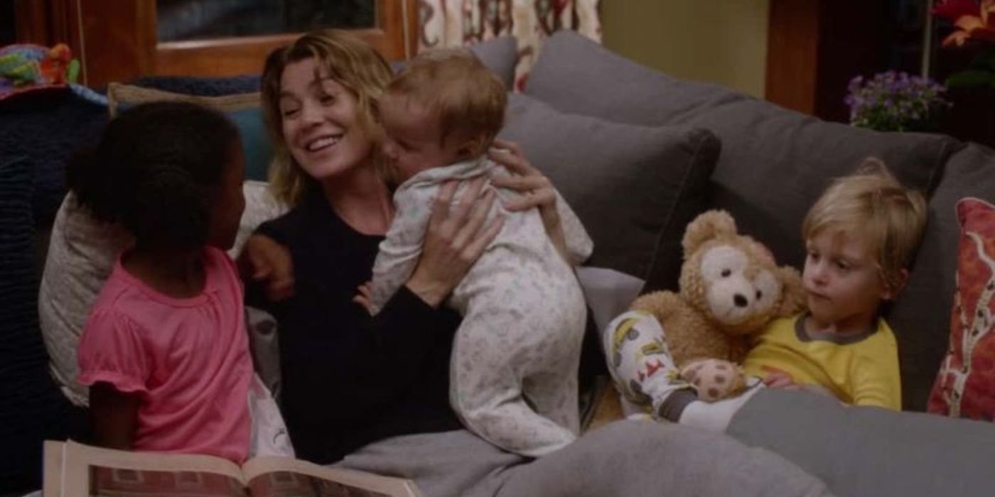 Meredith smiling with her children Zola, Ellis and Derek on Grey's Anatomy
