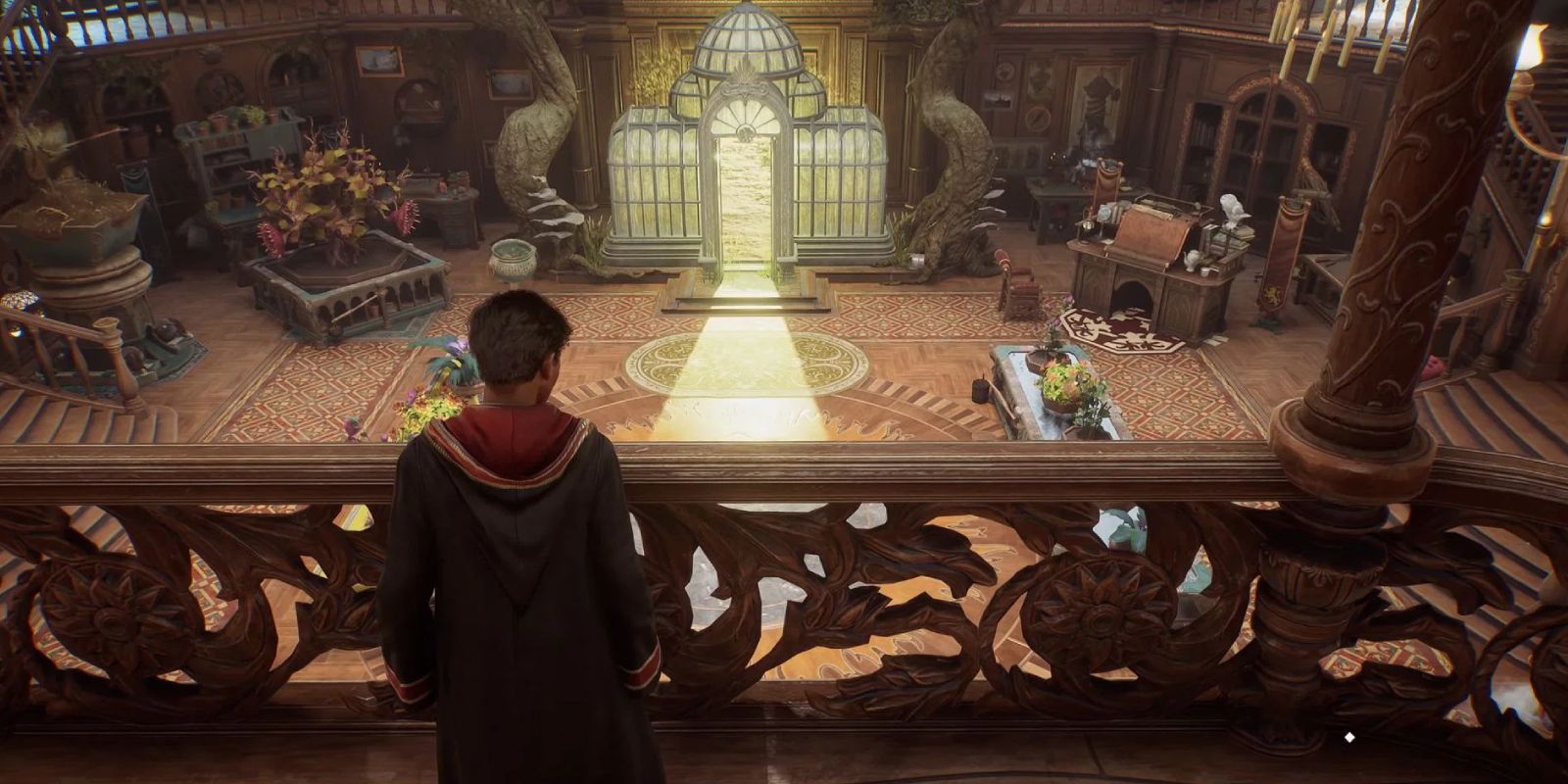 O protagonista de Hogwarts Legacy na Sala Precisa, onde uma variedade de estações parecem ser configuradas para muitos propósitos de jogo.