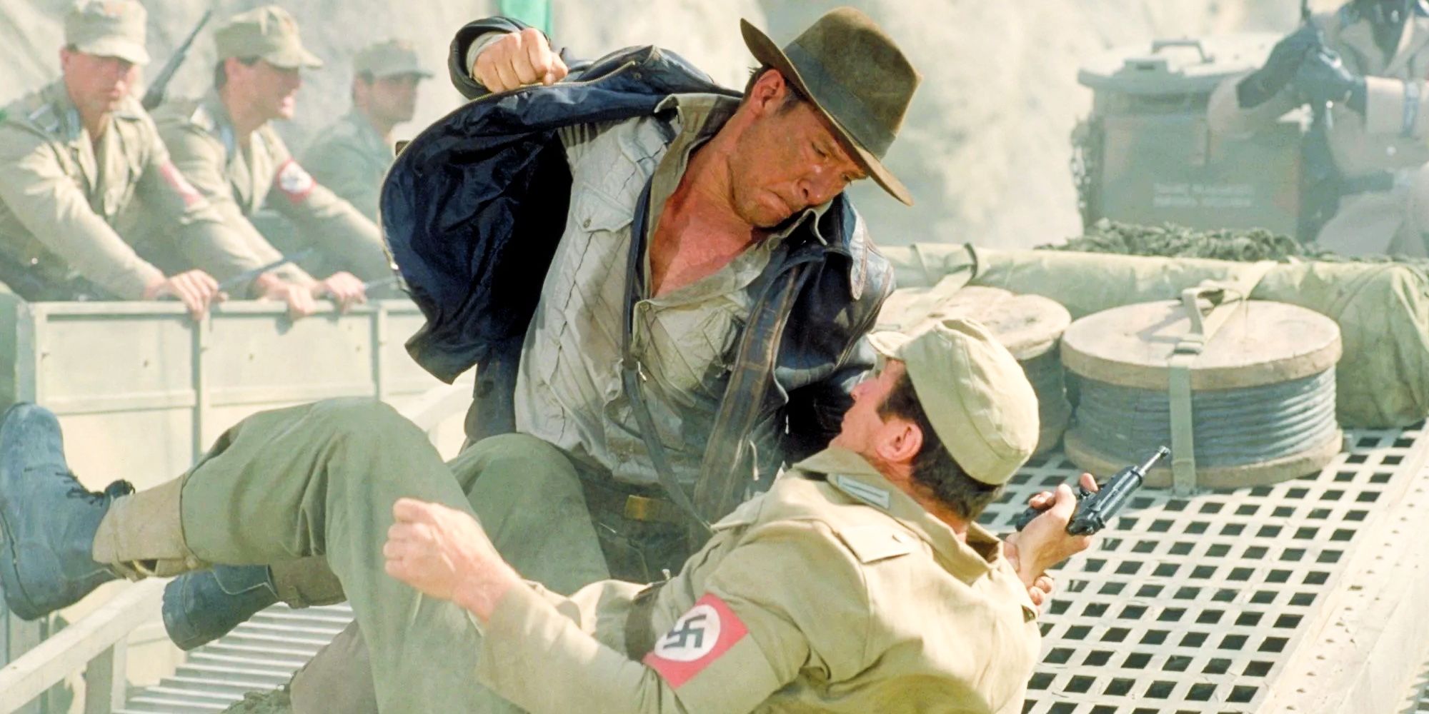 Indiana Jones golpeando a un nazi en Indiana Jones y la última cruzada.