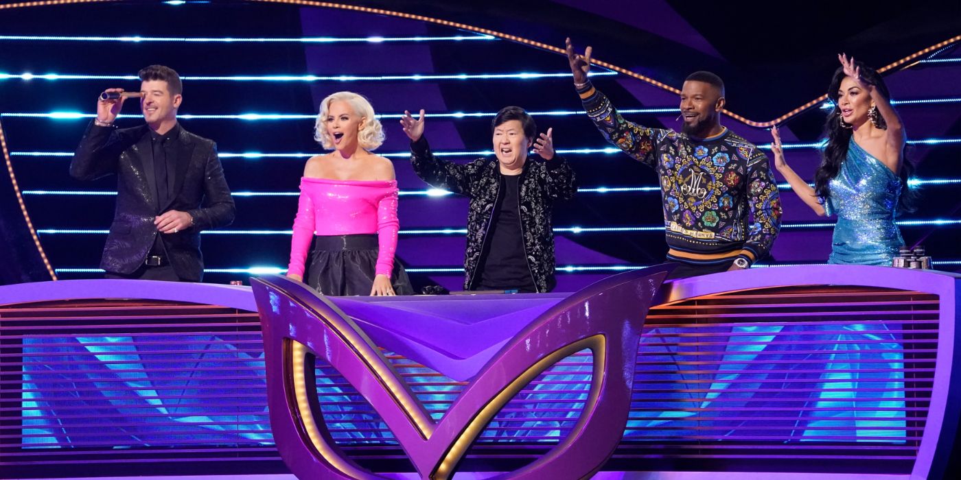 Jamie Foxx with Robin Thicke, Jenny McCarthy, Ken Jeong, and Nicole Scherzinger on The Masked Singer looking excited