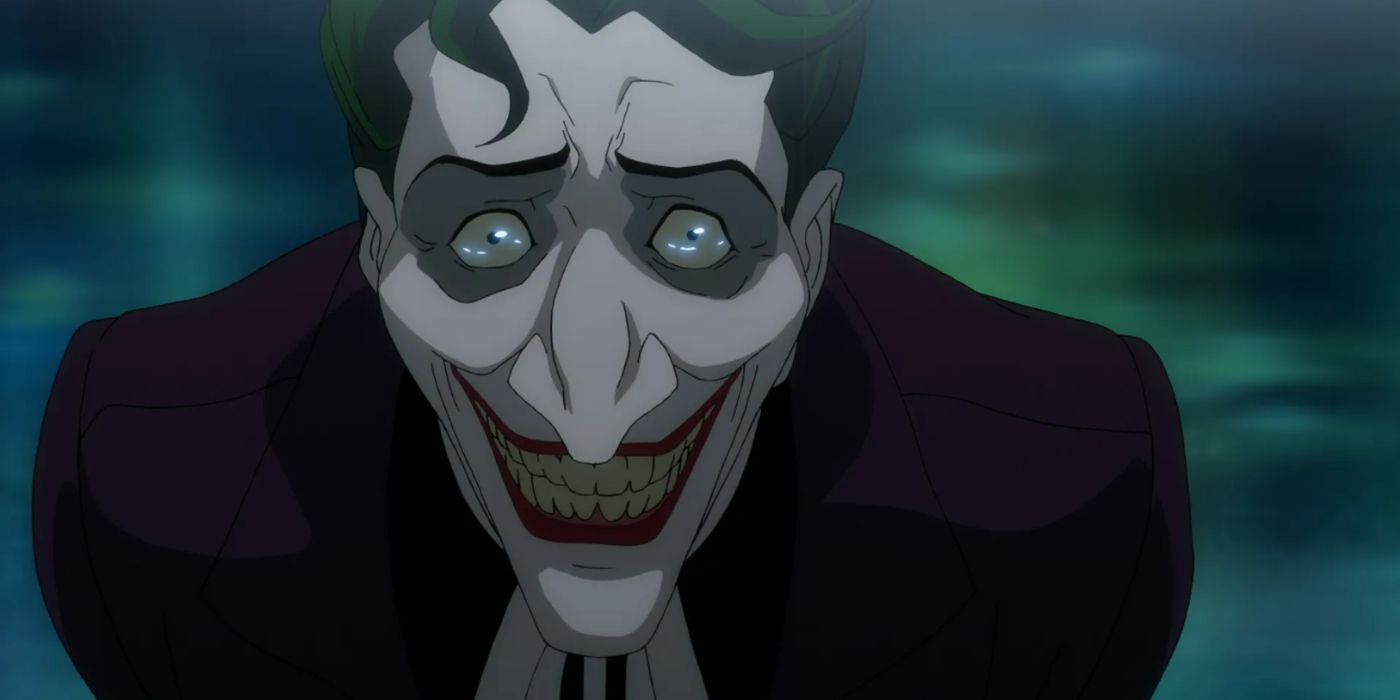 Um close-up do Coringa com uma expressão desequilibrada no rosto em The Killing Joke.