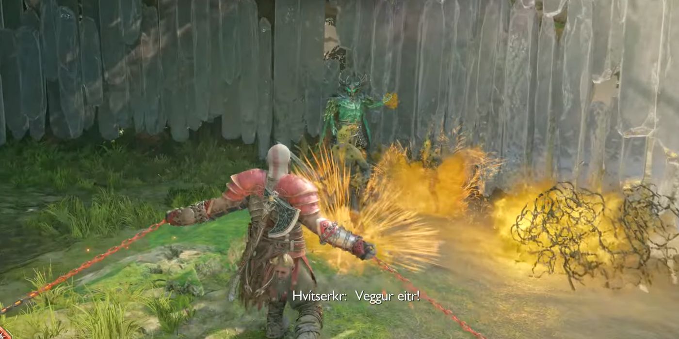 Kratos voltando para um ataque de lâmina do caos para Hvitserkr, o ousado em God of War Ragnarök