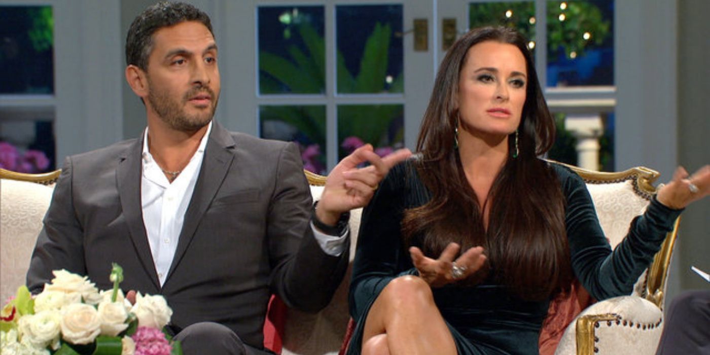 Kyle Richards & Mauricio Umansky sitting on the RHOBH couch