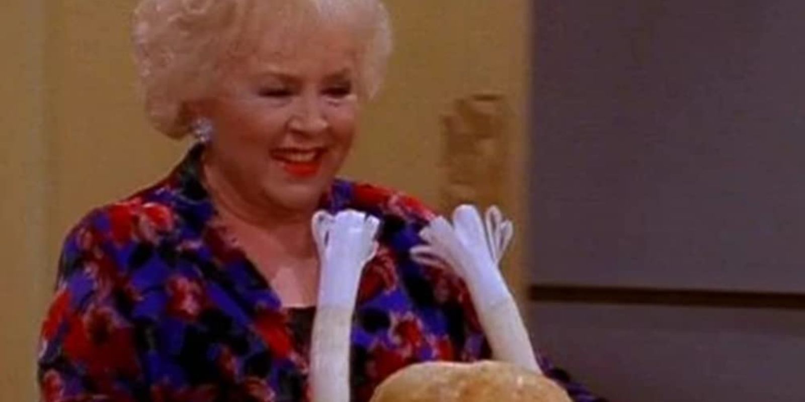 Marie-Barone-carrying-a-tofu-turkey-in-Everybody-Loves-Raymond-1