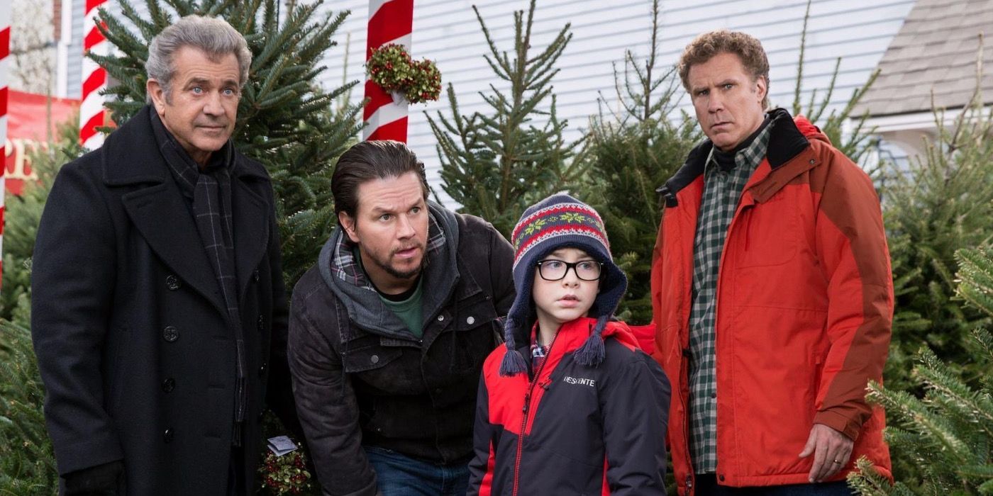 Mel Gibson, Mark Whalburg และ Will Ferrell ยืนอยู่ที่ร้านต้นคริสต์มาสในบ้านของพ่อ 2