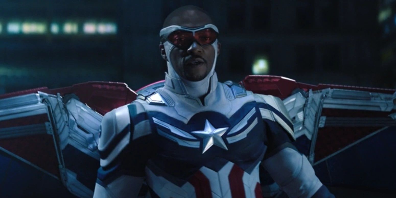 Sam Wilson em Cap regalia em O Falcão e o Soldado Invernal