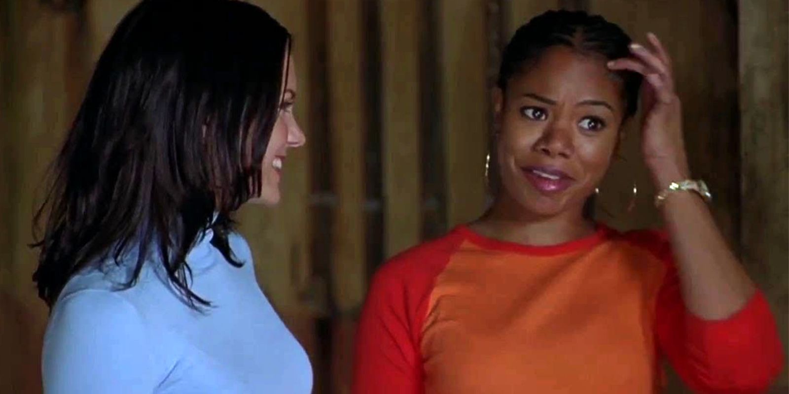 Anna Faris and Regina Hall laughing in Scary Movie
