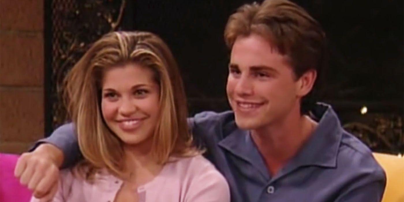 Shawn with his arm around Topanga smiling in Boy Meets World.