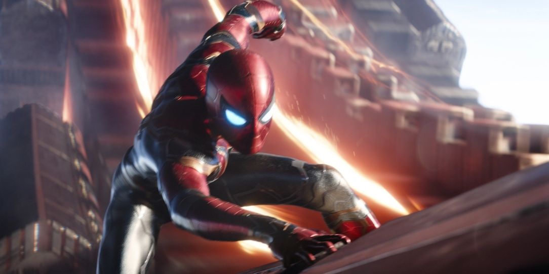 Spider-Man poseert bij een ruimteschip in Avengers Infinity War 