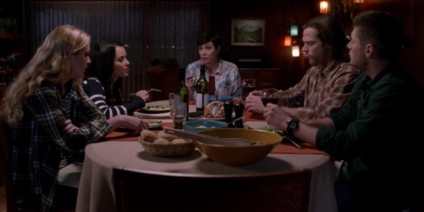 Alex, Jody, Claire, Sam and Dean having dinner in Supernatural