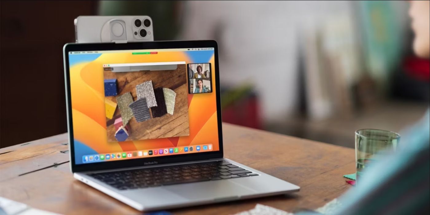 O Belkin iPhone MagSafe Mount conectado a um Macbook