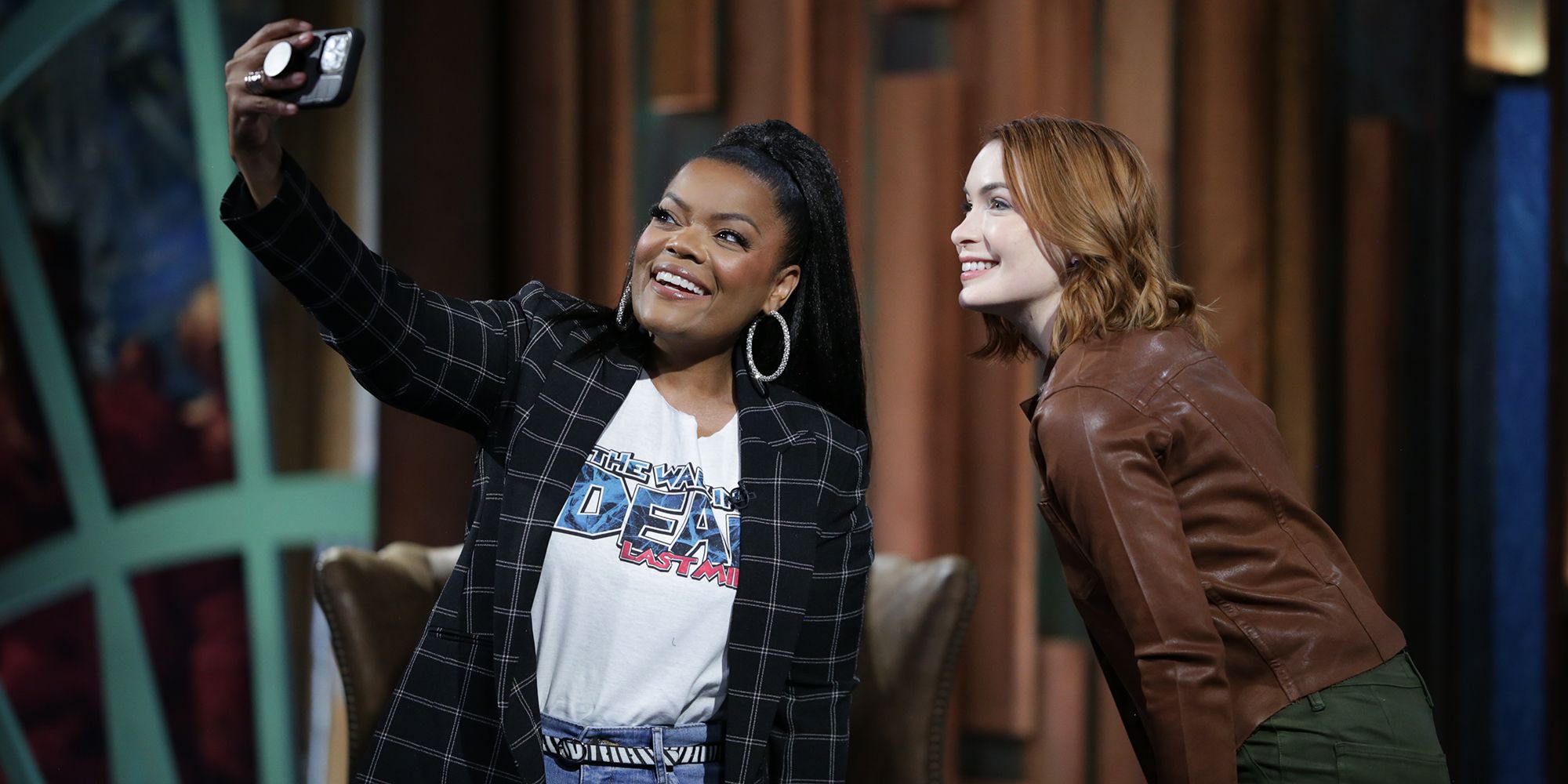 The Walking Dead Last Mile Felicia Day &amp; Yvette Nicole Brown Selfie