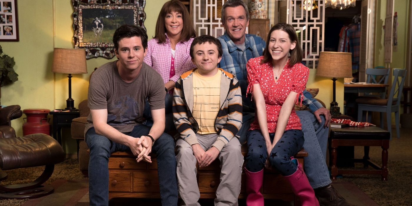 The family smiling in their living rooms in The Middle