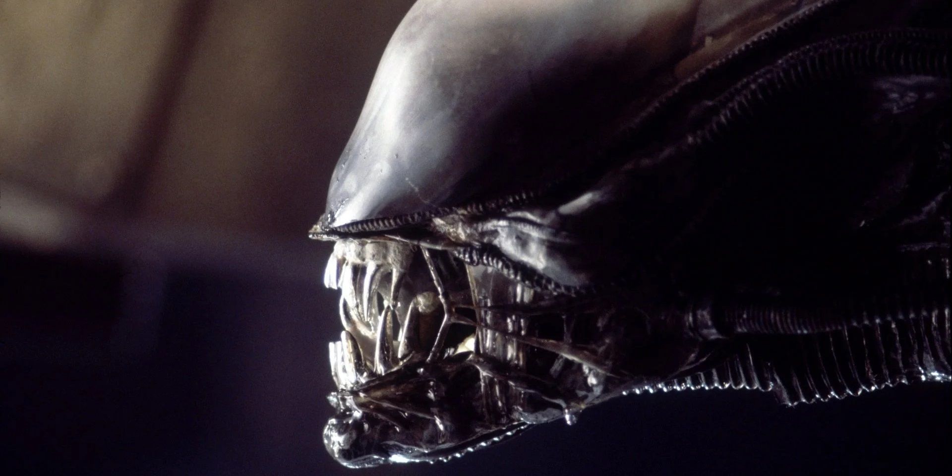 O xenomorfo driblando o ácido em Alien