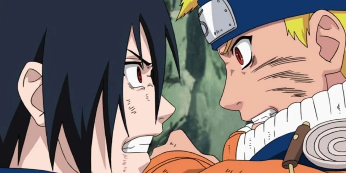 Captura de tela do anime Naruto mostra um jovem Sasuke segurando um Naruto de olhos vermelhos contra um penhasco enquanto cerra os dentes.