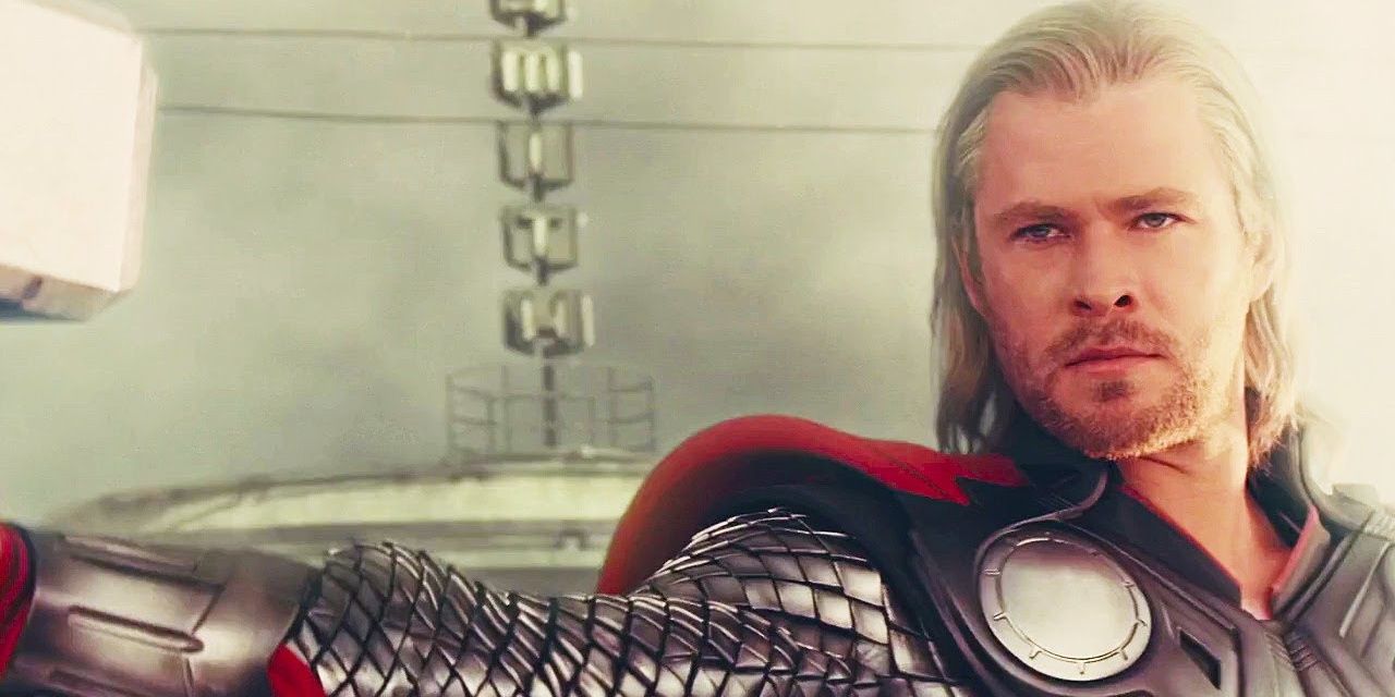 Thor tient Mjolnir 