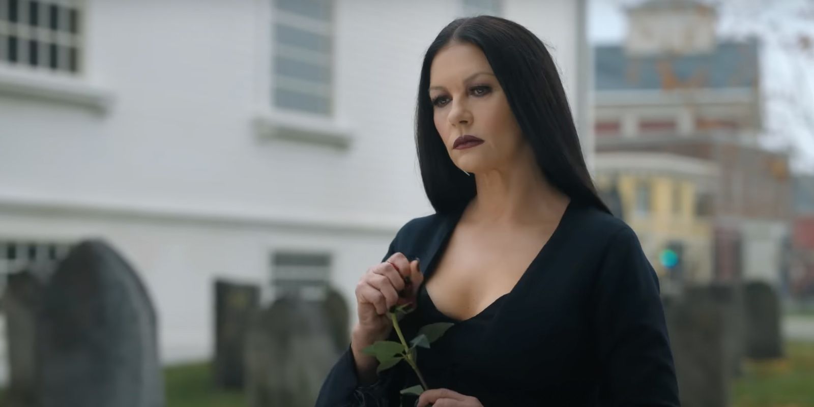 Catherine Zeta-Jones como Morticia Addams na quarta-feira da Netflix