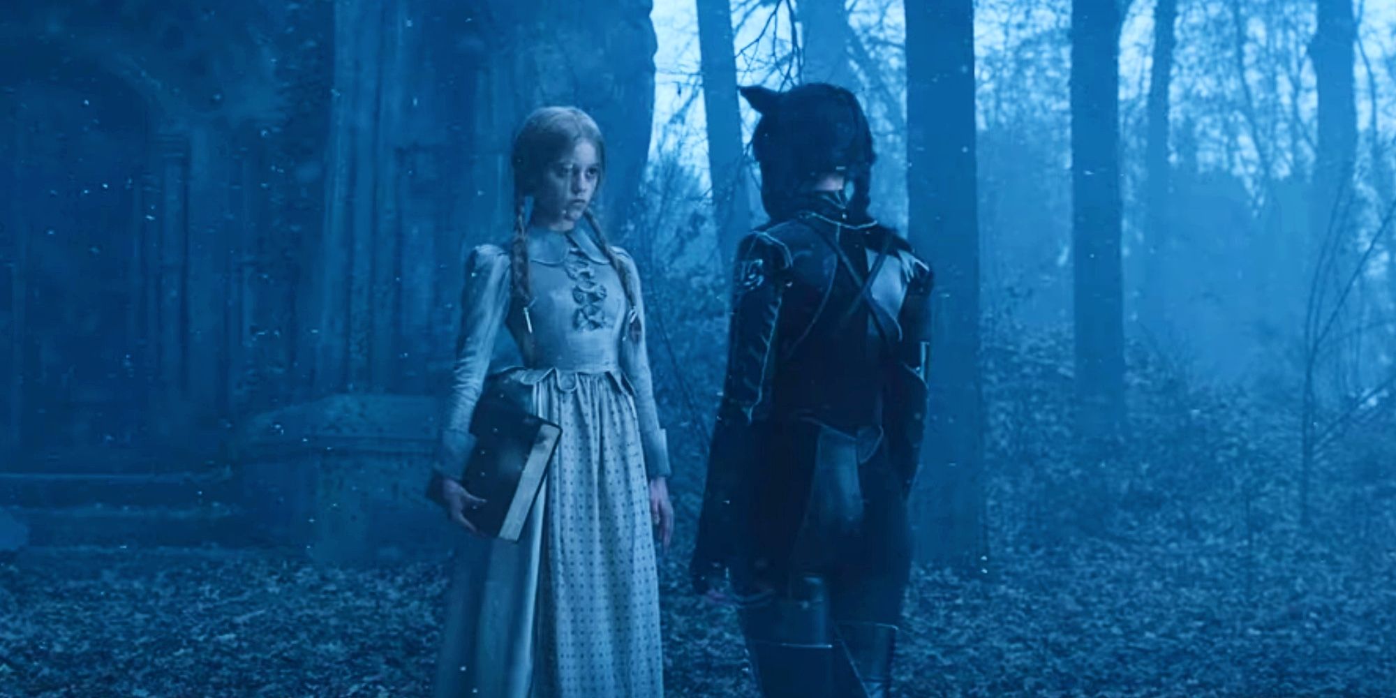 Goody y Wednesday Addams se enfrentan en el bosque el miércoles 