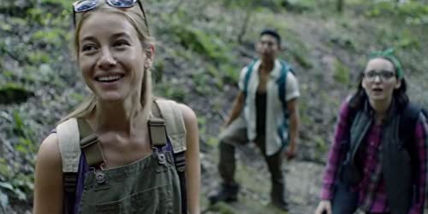 The characters hiking in Wrong Turn (2021)