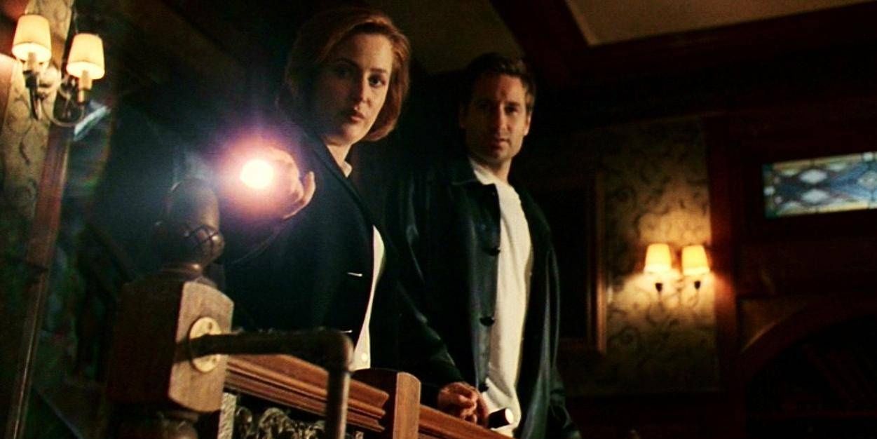  Mulder and Scully investigate the haunted house in How The Ghosts Stole Christmas