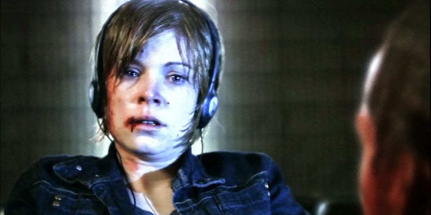 A bloodied woman wearing headphones in The Signal (2007) 