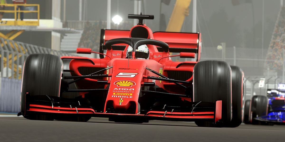 Um carro dirigindo na estrada em F1 2019 