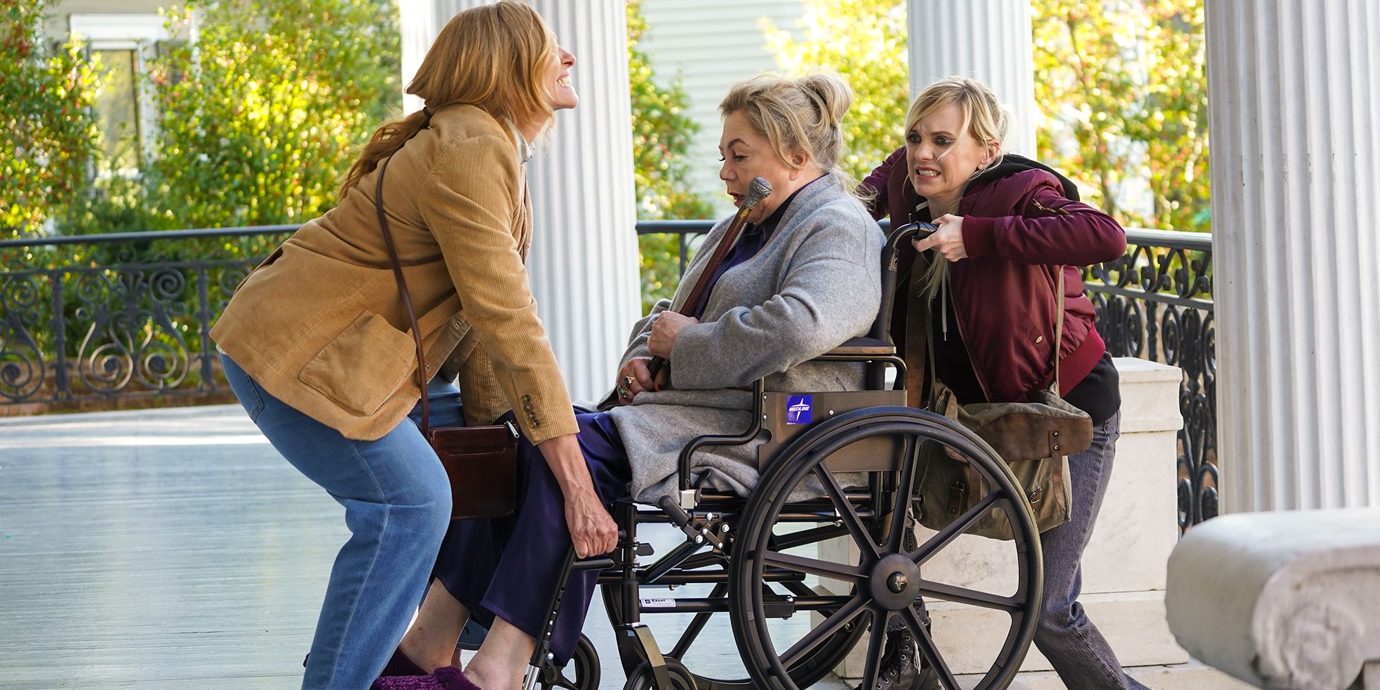 anna faris, toni collette &amp; kathleen turner in the estate