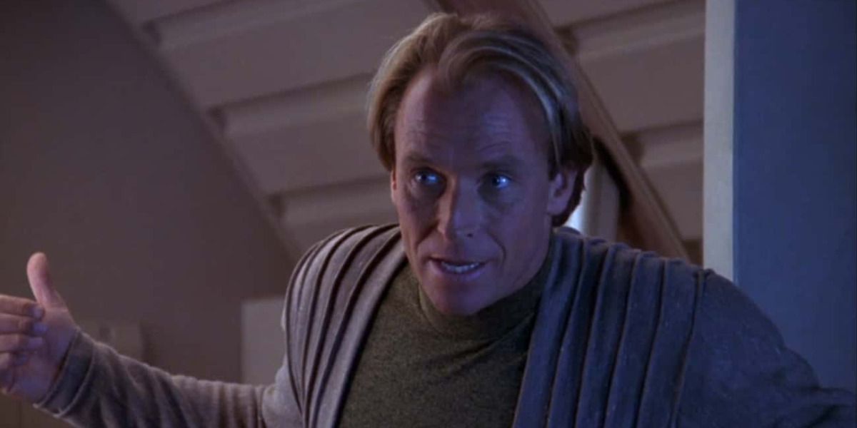 A photo of Corbin Bernsen as a second Q in Star Trek TNG is shown.