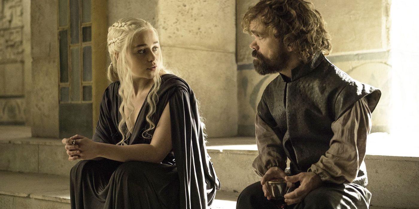 Daenerys discutindo e buscando conselhos de Tyrion