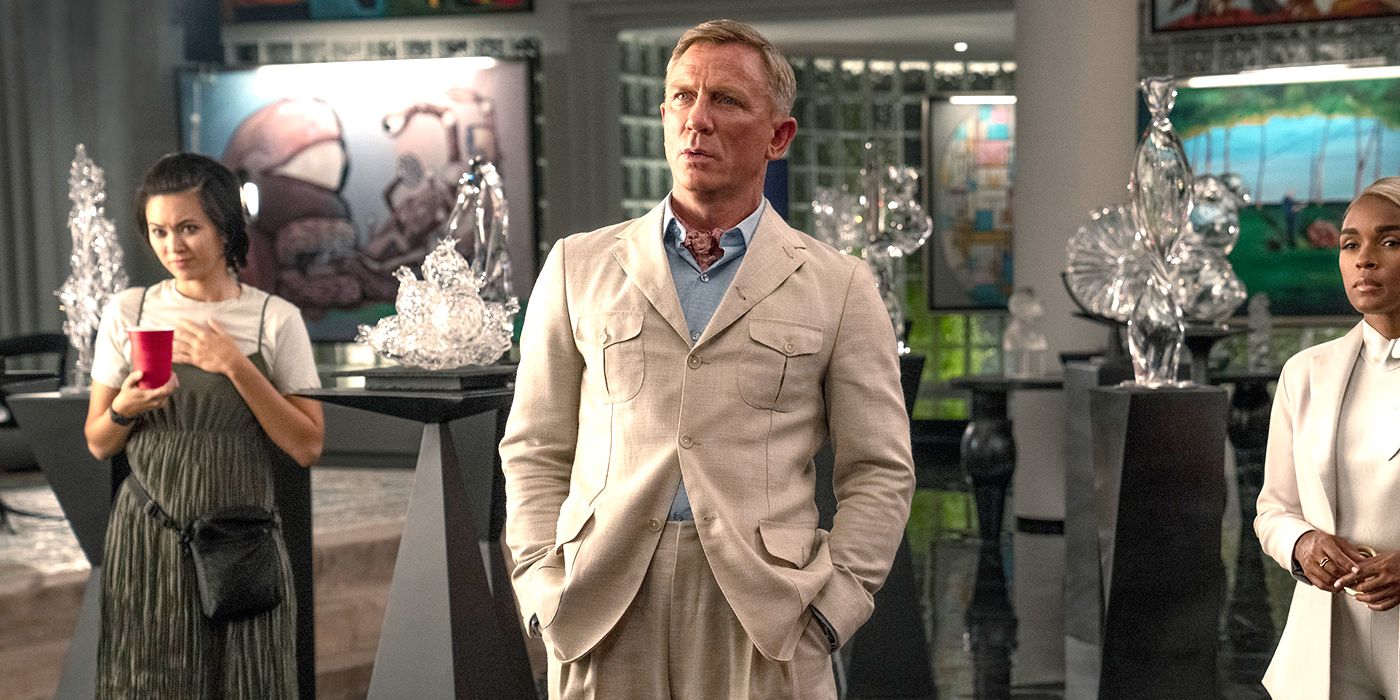 Daniel Craig as Benoit Blanc in Glass Onion A Knives Out Mystery