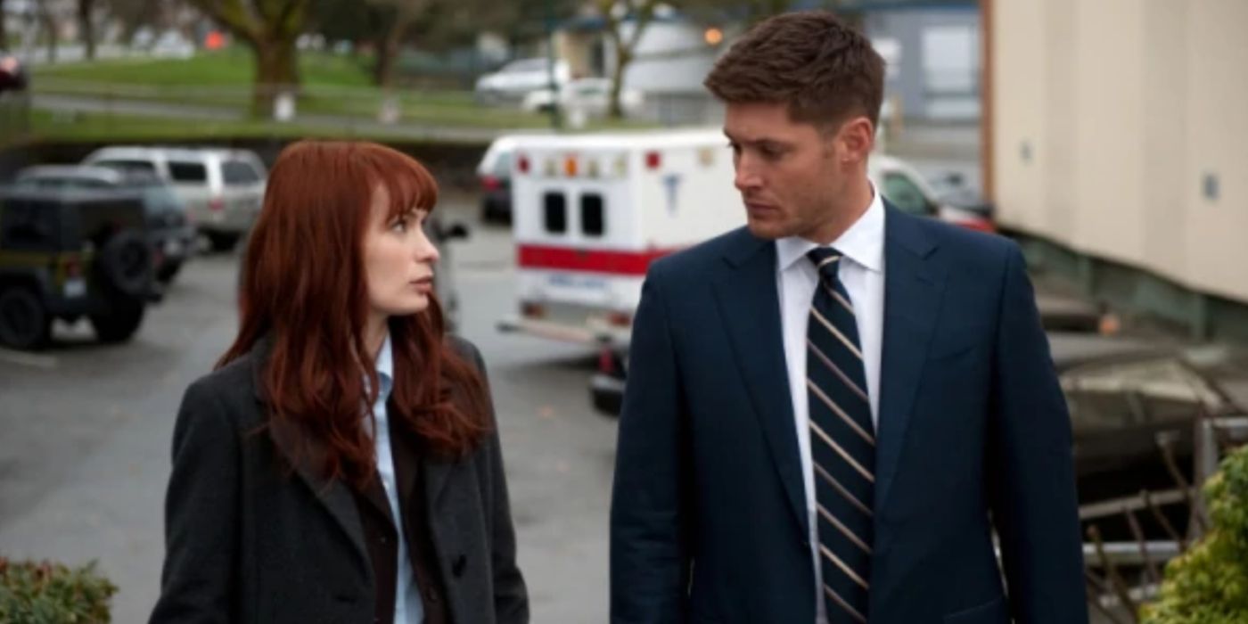 Dean and Charlie posing as agents in Supernatural