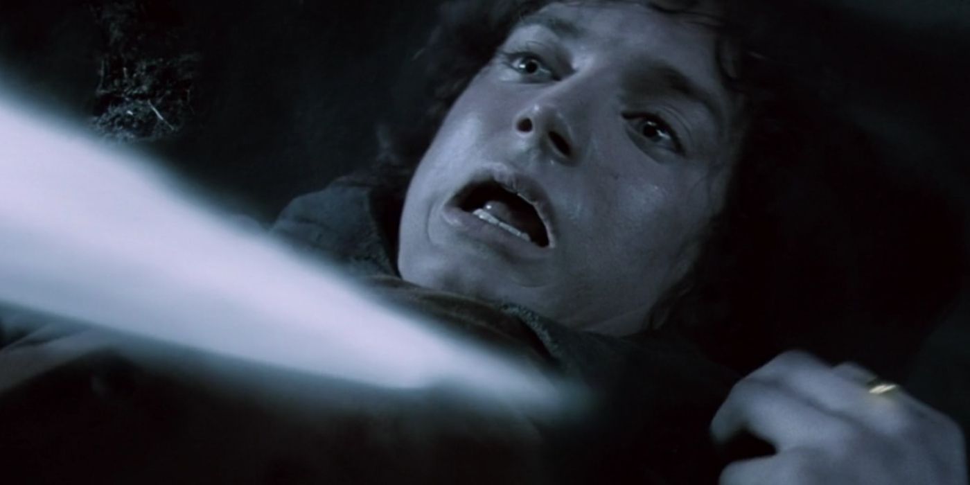 Frodo stabbed by Ringwraith in Fellowship of the Ring