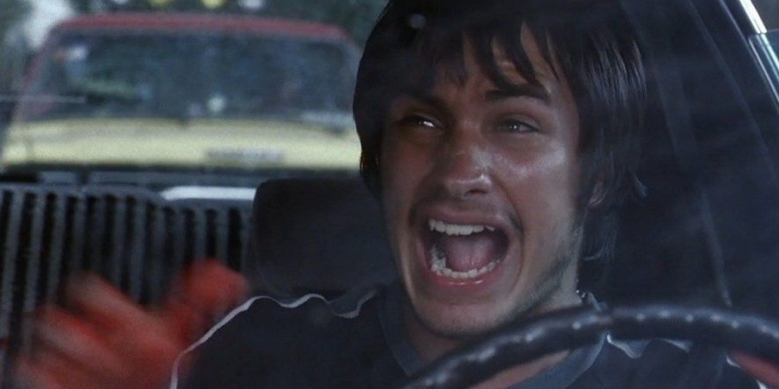 Gael Garcia Bernal in a car in Amores Perros.