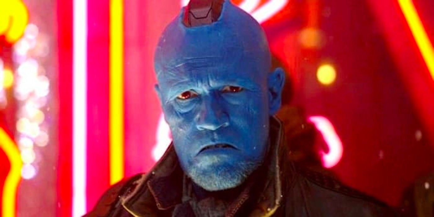 Yondu luciendo molesto en Guardianes de la Galaxia 