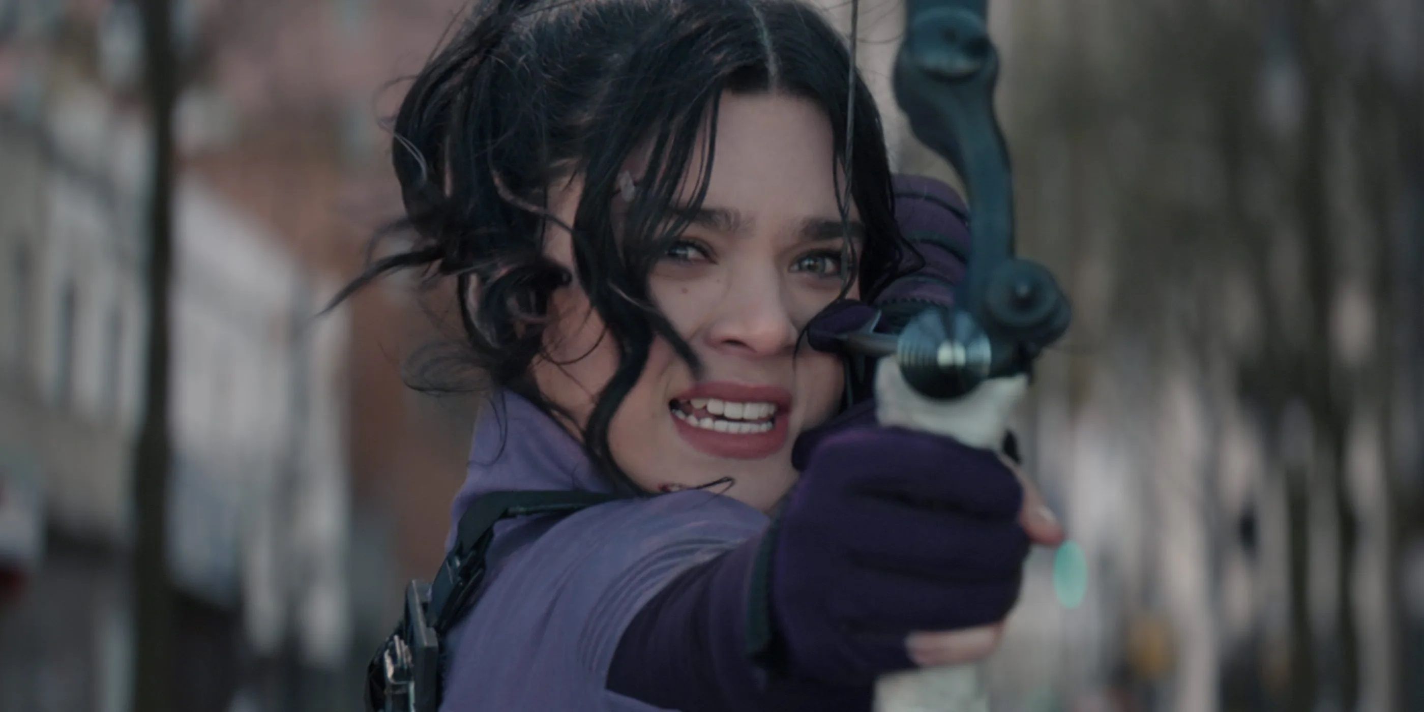 Hailee Steinfeld with a bow and arrow in Hawkeye