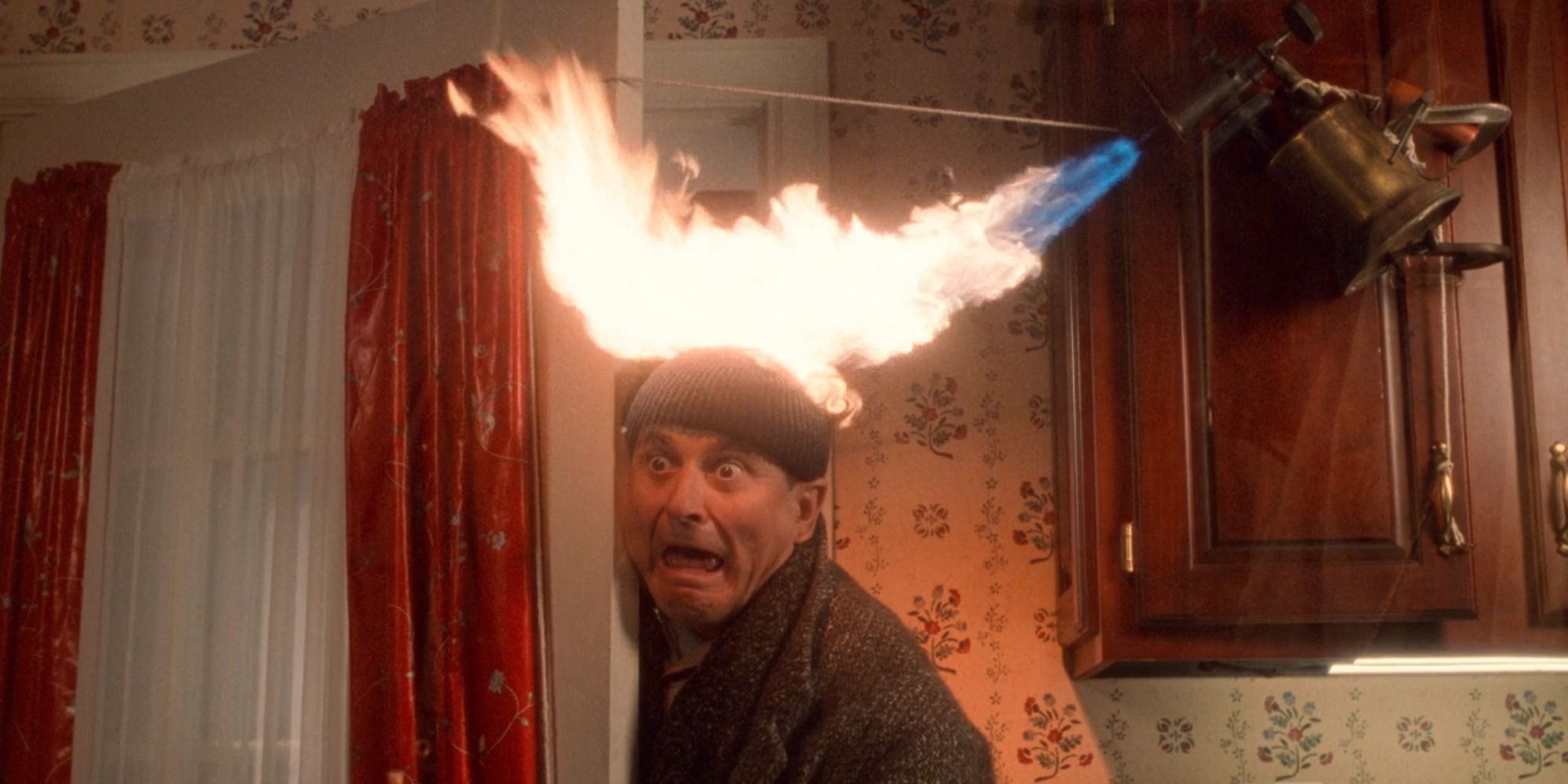 Harry being burned by a blow torch in Home Alone (1990)